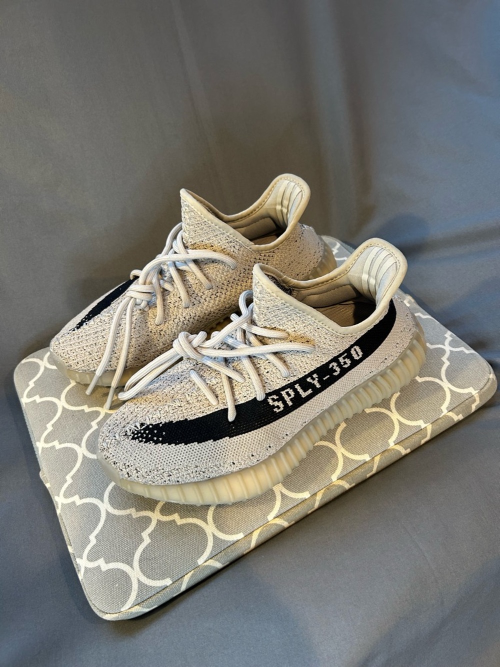 Adidas / Yeezy Boost 350 V2
“Slate” (GREAT CONDITION)